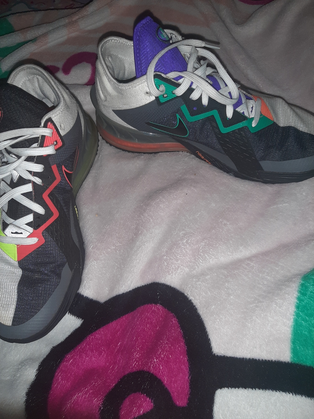 LeBron 18 Low Multicolor Basketball Shoes - Picture 6 of 6